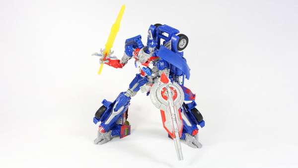 Transformers 4 Age Of Extinction Optimus Prime Leader Class Retail Version Action Figure Review  JPG (9 of 27)